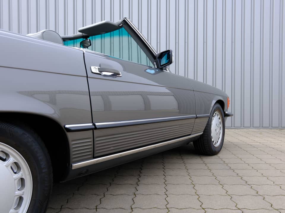 Image 89/96 of Mercedes-Benz 560 SL (1987)