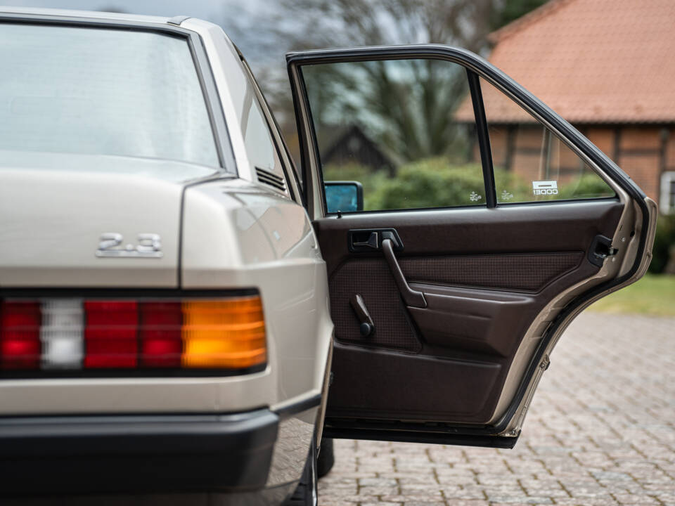 Image 33/77 of Mercedes-Benz 190 E 2.3 (1988)