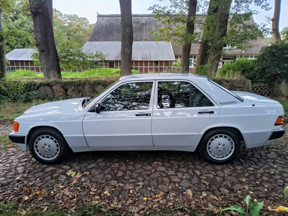 Image 35/78 de Mercedes-Benz 190 E 1.8 (1992)