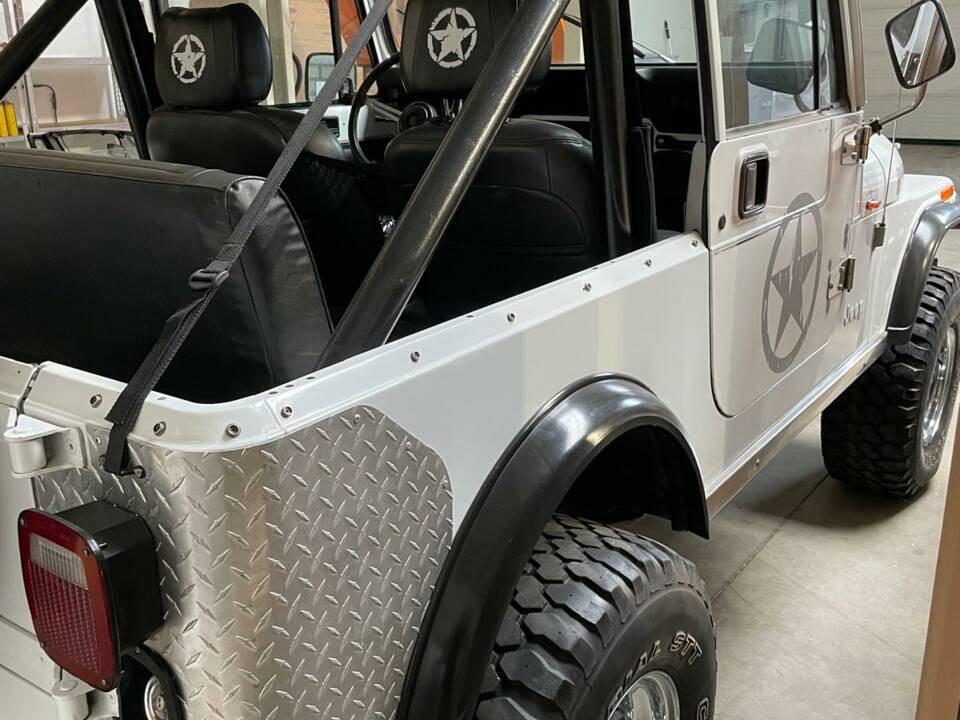 Image 7/9 of Jeep CJ-7 Renegade (1980)