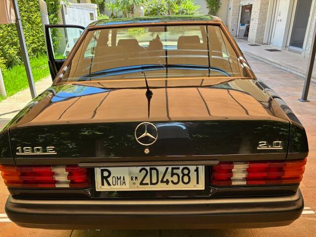 Bild 10/37 von Mercedes-Benz 190 E 2.0 (1991)