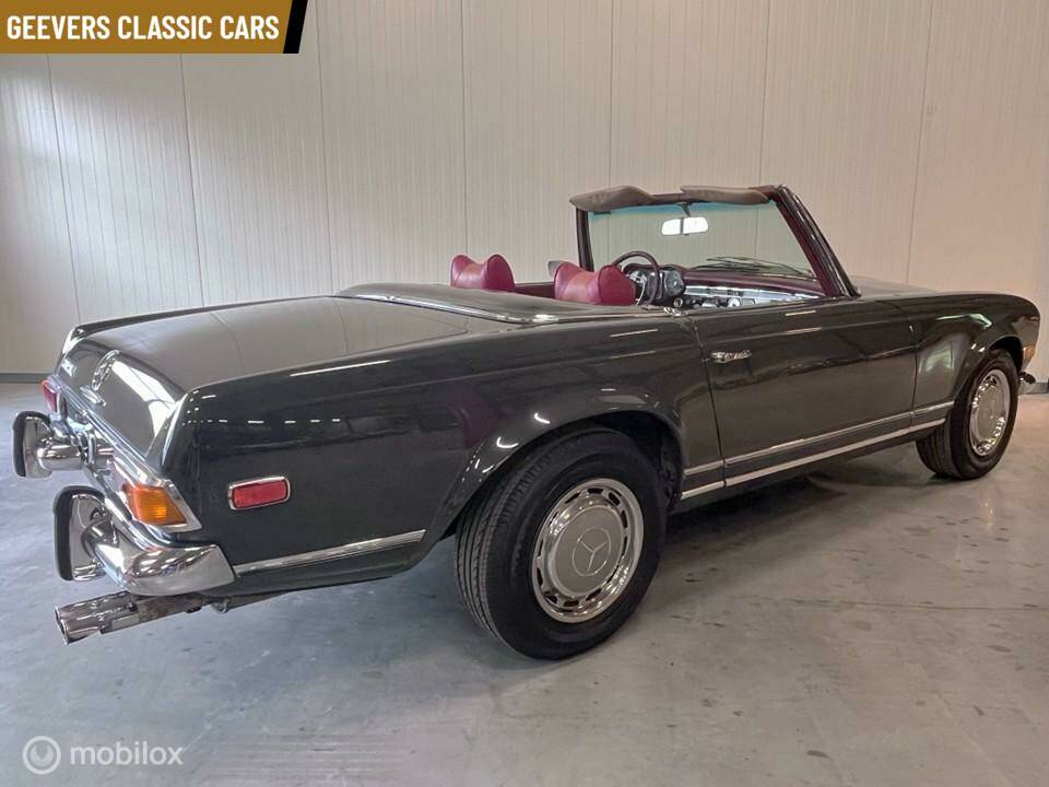 Image 9/40 de Mercedes-Benz 280 SL (1970)