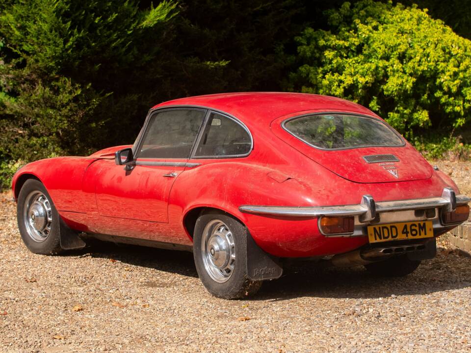 Image 2/50 de Jaguar Type E V12 (2+2) (1973)