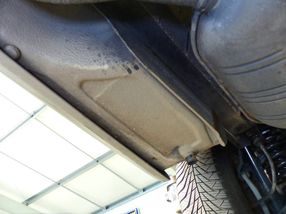 Afbeelding 52/63 van Mercedes-Benz 230 CE (1988)