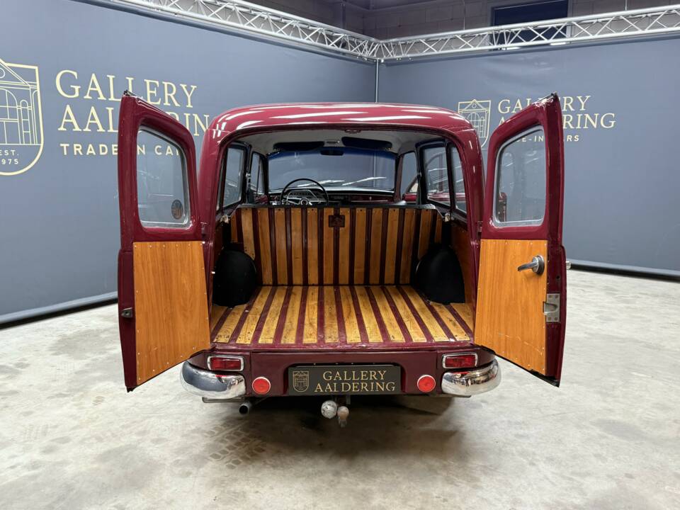 Image 7/50 of Volvo P 210 Duett (1962)