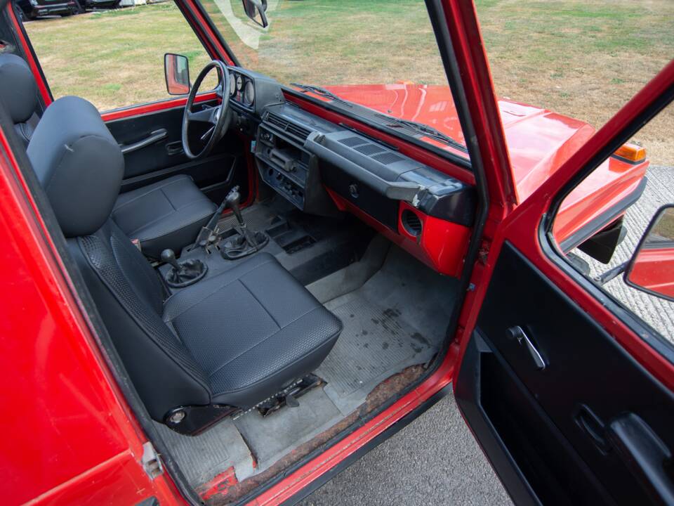Immagine 13/42 di Mercedes-Benz 240 GD (SWB) (1979)