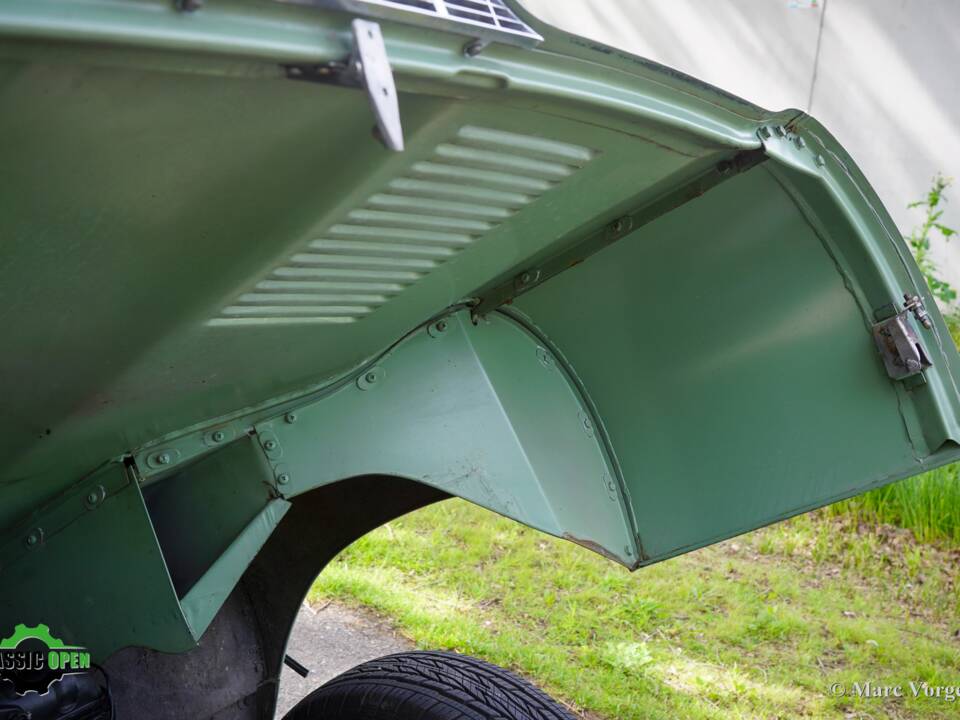 Image 19/60 de Jaguar E-Type (1969)