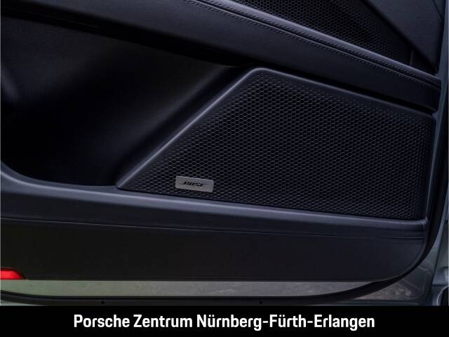 Image 49/50 of Porsche Cayenne S Electric (2026)