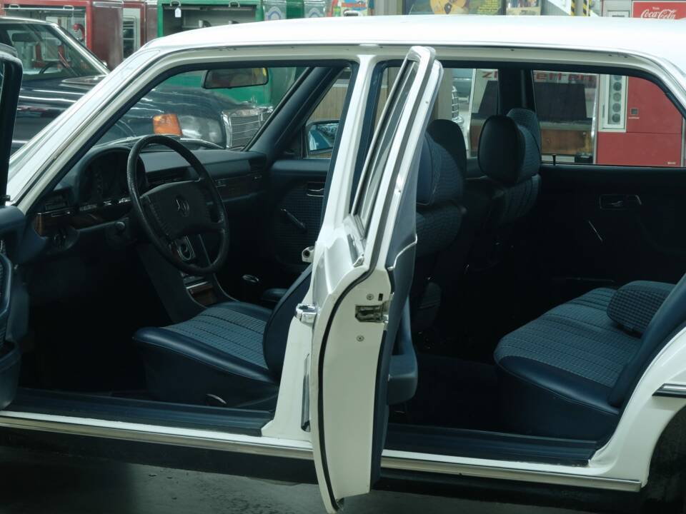 Image 17/50 de Mercedes-Benz 280 SEL (1978)