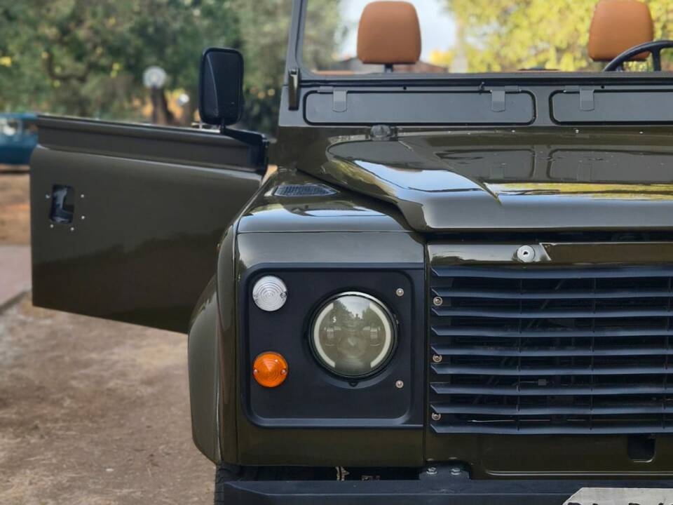 Image 21/25 of Land Rover 90 (1986)