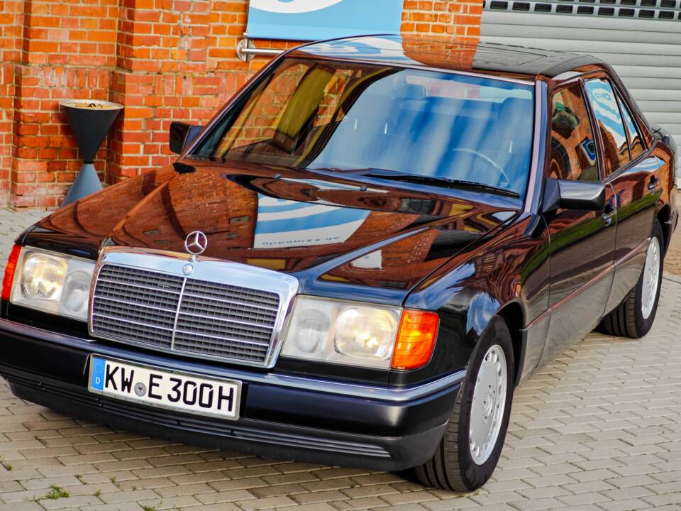 Bild 1/26 von Mercedes-Benz 300 E (1991)