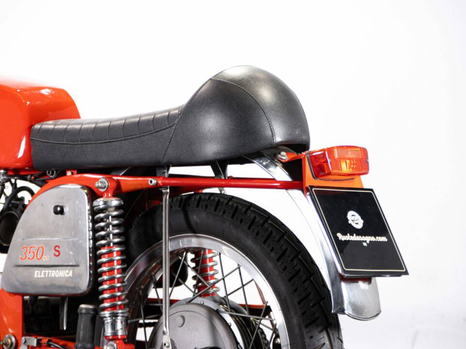 Image 15/50 of MV Agusta 350 S (1972)