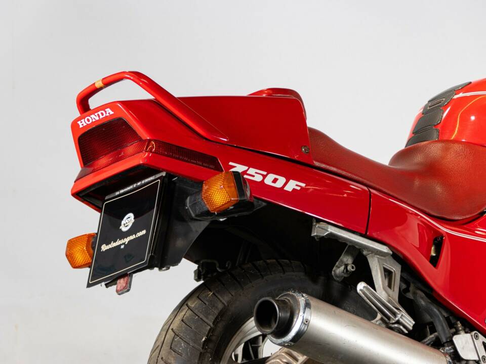 Bild 35/50 von Honda VFR 750R RC 30 (1988)
