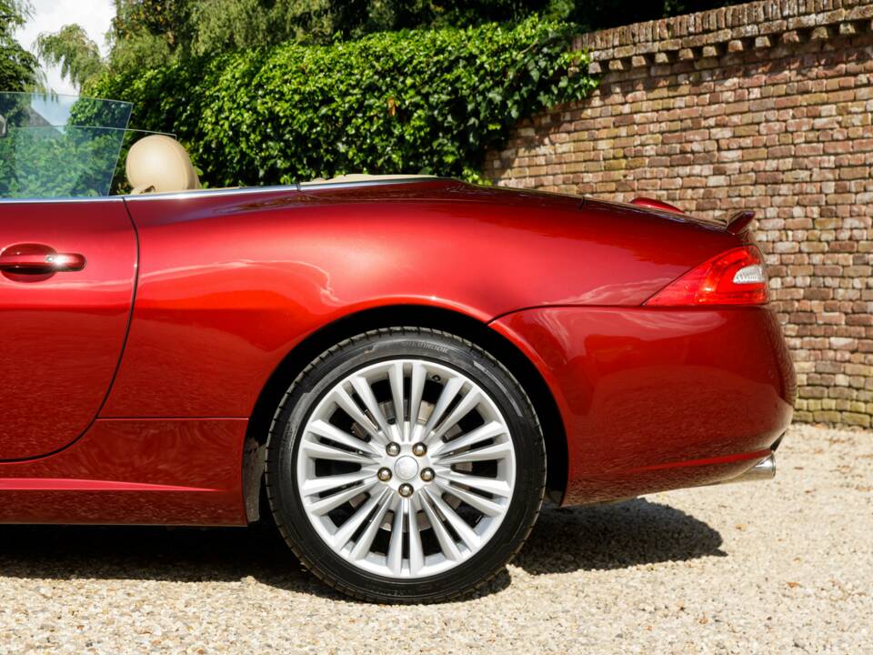 Image 20/50 of Jaguar XK (2011)