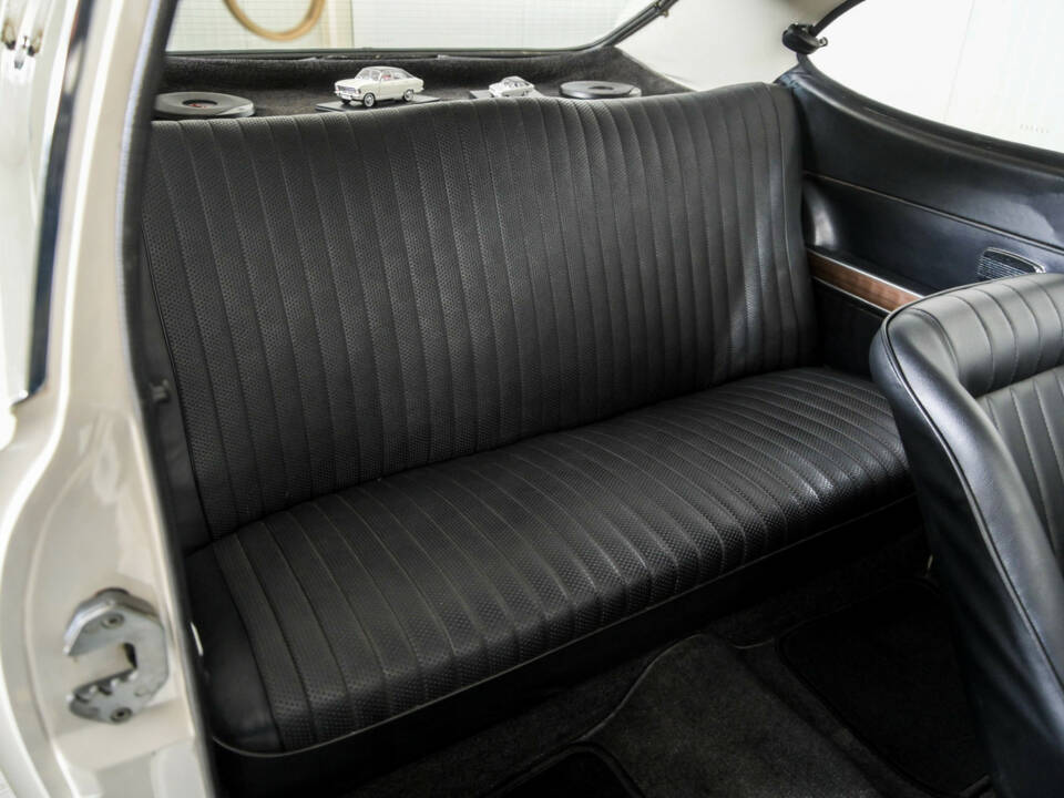 Image 36/50 of Opel Olympia 1700 S (1968)