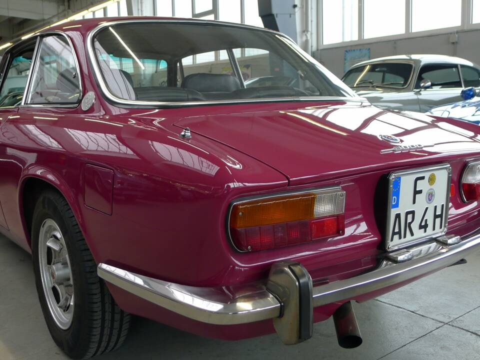 Bild 27/36 von Alfa Romeo 2000 GT Veloce (1975)