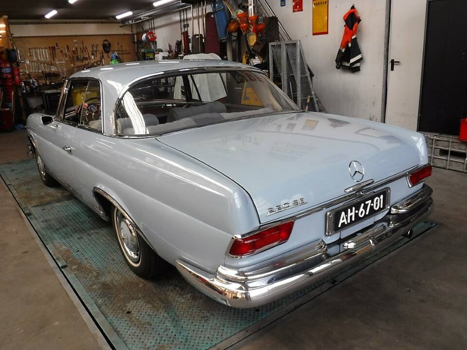 Image 8/50 of Mercedes-Benz 220 SE b (1963)