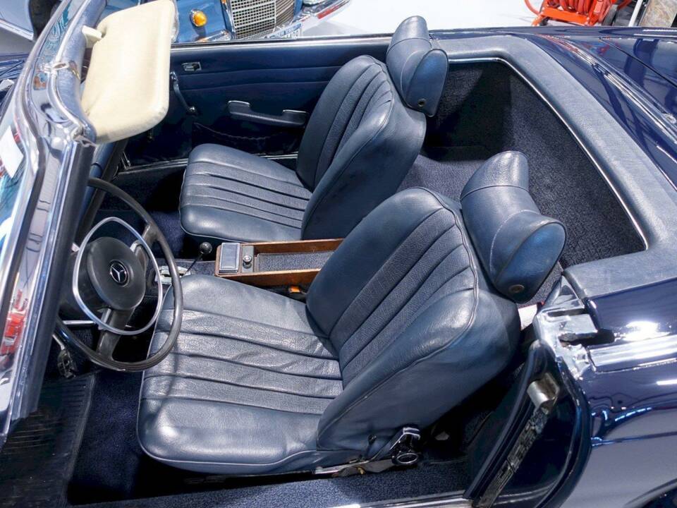 Immagine 23/36 di Mercedes-Benz 280 SL (1971)