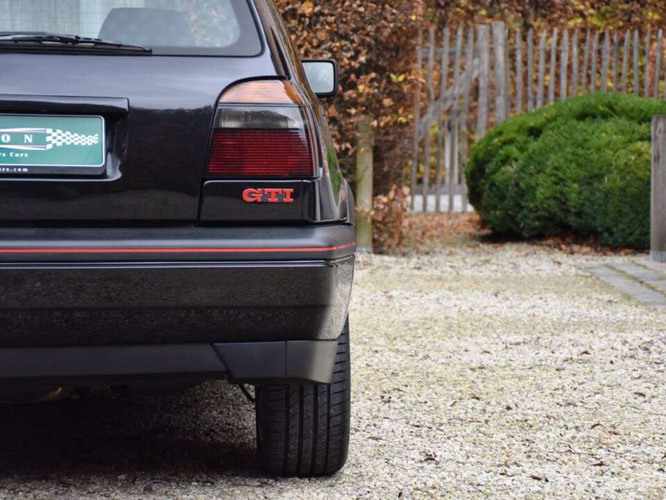 Image 18/41 de Volkswagen Golf III 2.0 GTI &quot;Edition&quot; (1997)