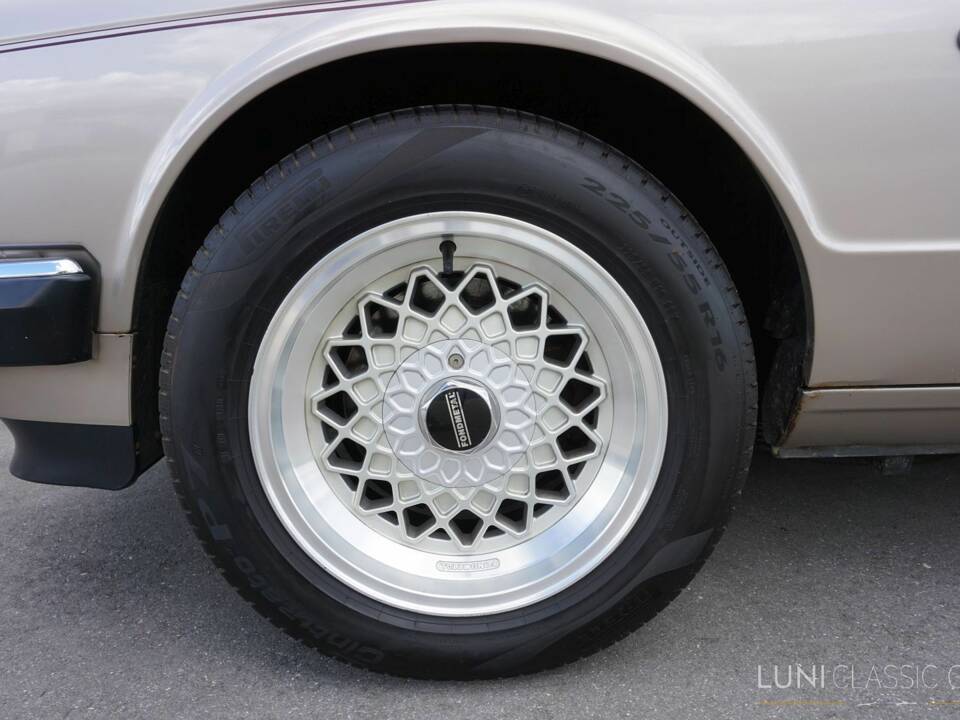 Image 18/61 de Jaguar Sovereign 3.6 (1987)