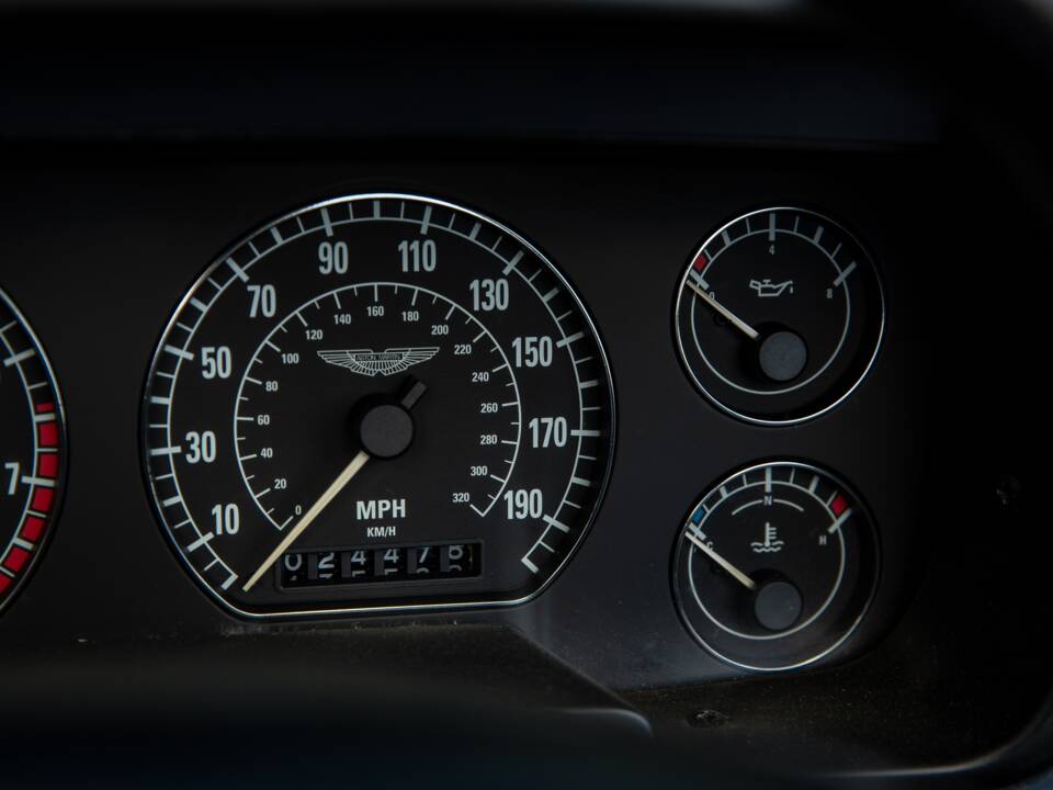 Immagine 10/46 di Aston Martin DB 7 Vantage Volante (2000)