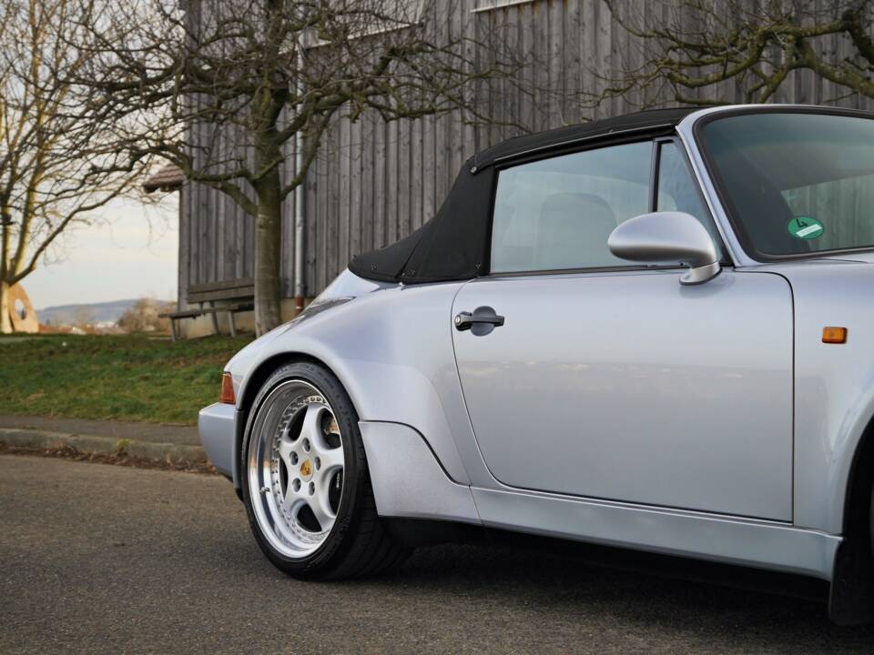 Image 11/37 de Porsche 911 Carrera 2 (WTL) (1992)