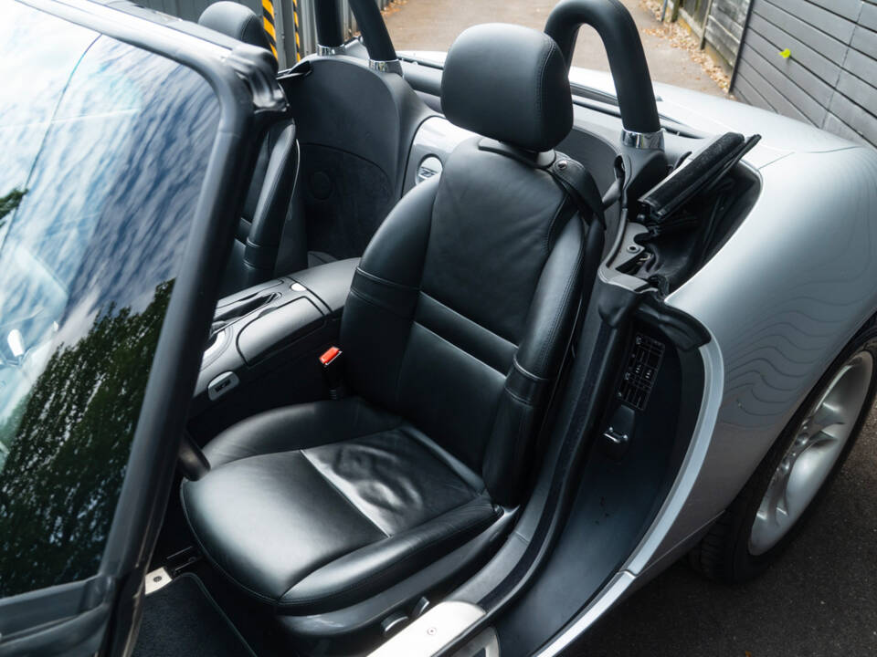 Image 24/53 of BMW Z8 (2001)