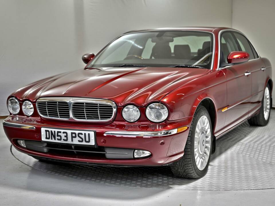 Image 7/50 of Jaguar XJR Super V8 (2004)