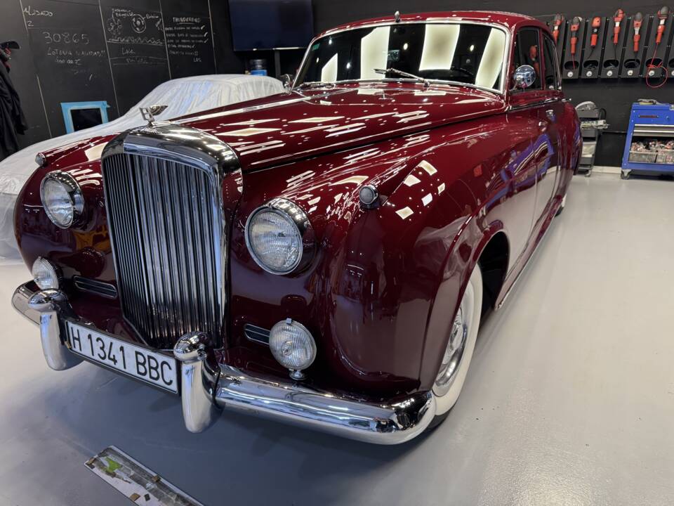Image 40/81 of Bentley S 1 (1959)
