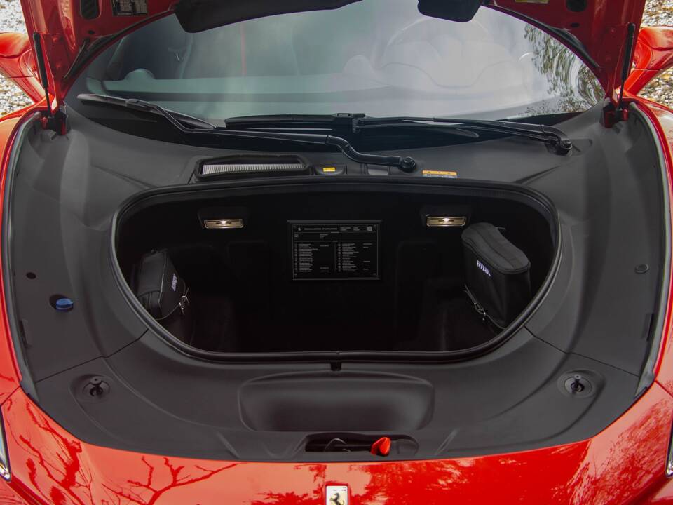 Bild 37/43 von Ferrari F8 Spider (2020)