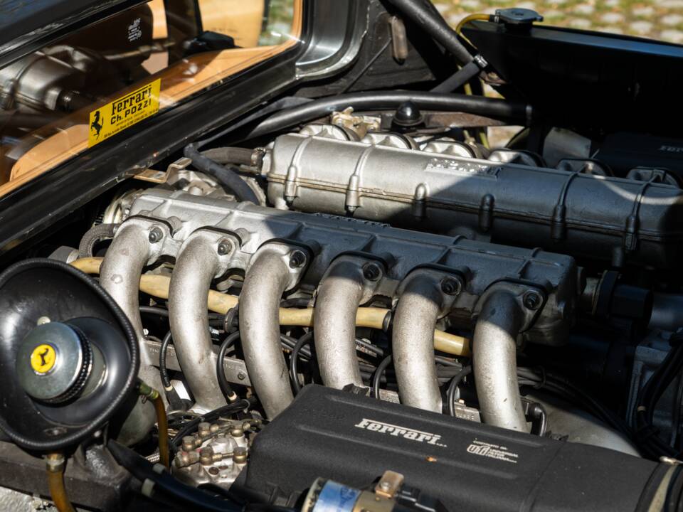 Image 21/27 of Ferrari 512 BBi (1984)