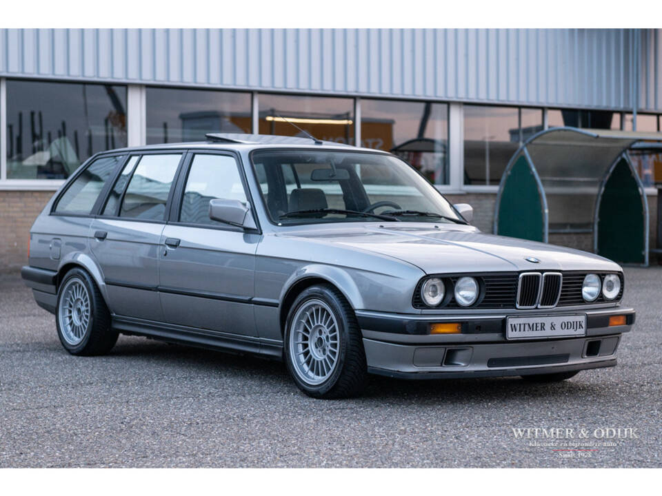 Image 22/50 de BMW 320i Touring (1989)