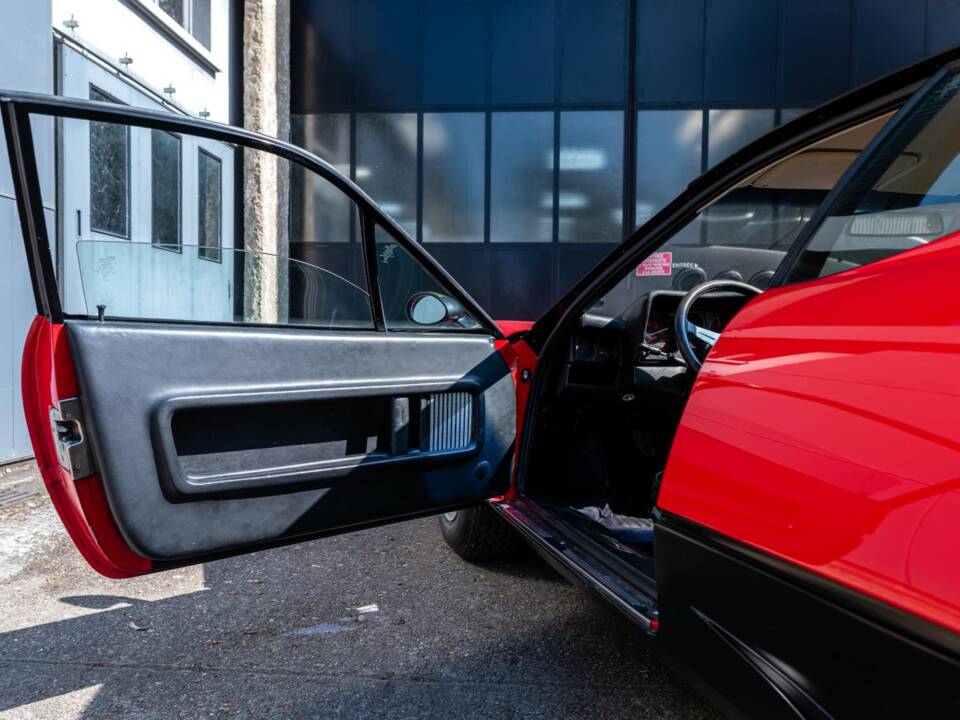 Image 22/50 of Ferrari 512 BB (1980)