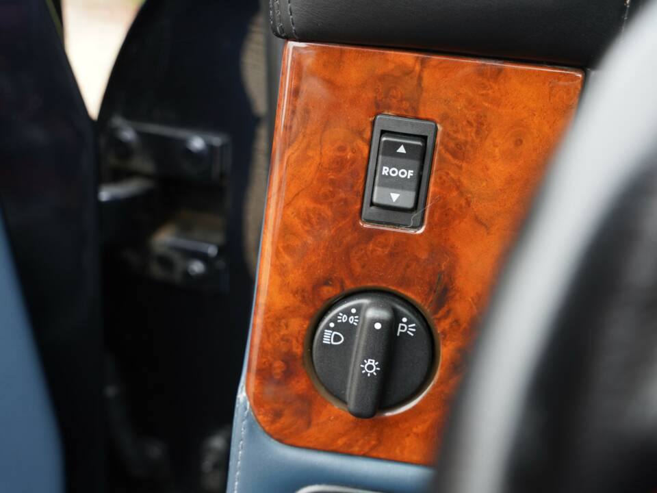 Image 30/50 of Aston Martin Virage Volante (1994)