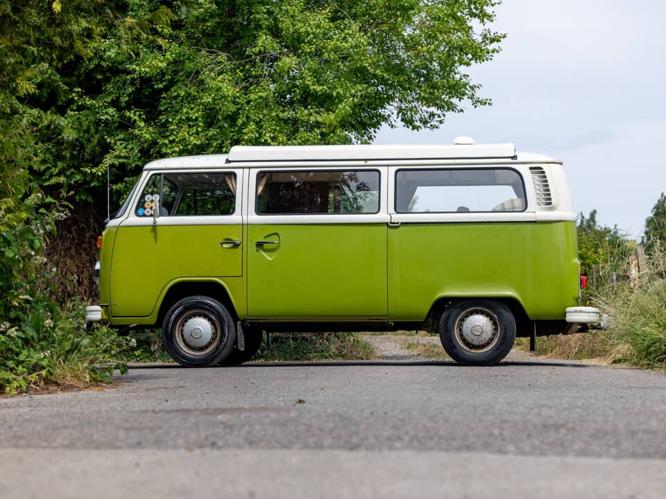 Image 24/47 of Volkswagen T2b Camper (1977)