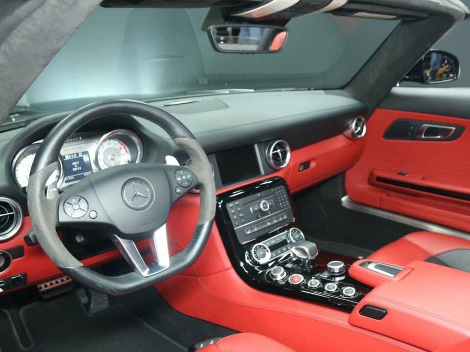 Image 13/30 of Mercedes-Benz SLS AMG Roadster (2012)