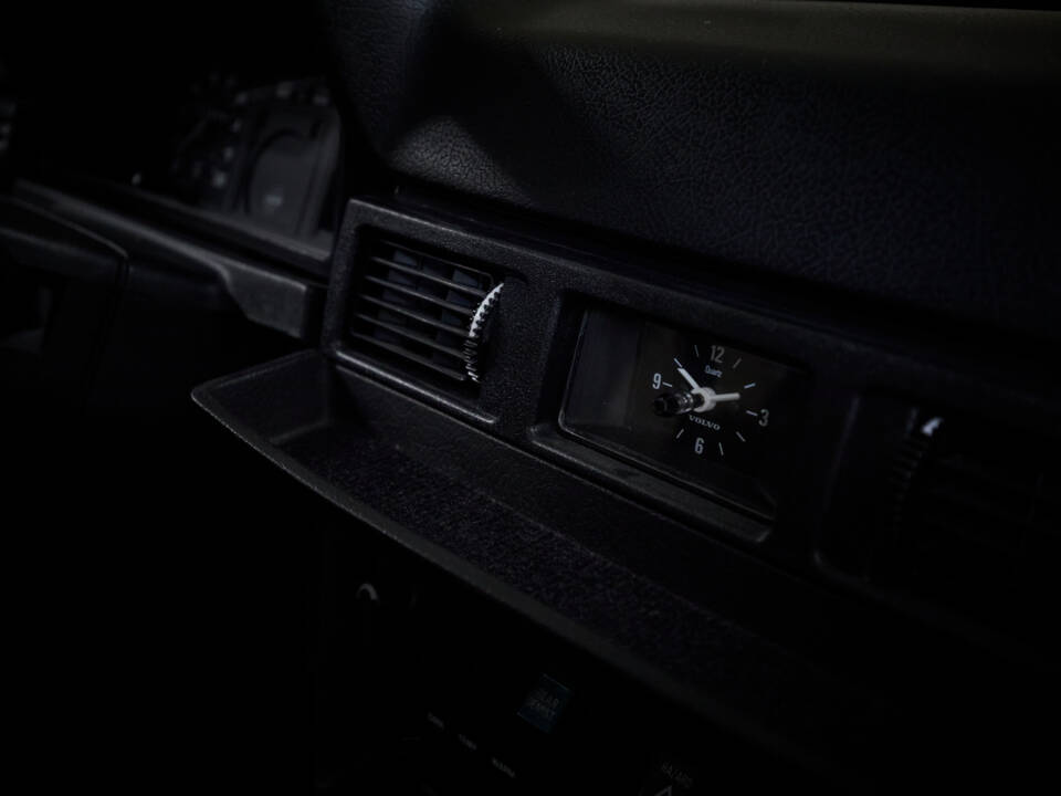 Bild 52/98 von Volvo 244 DL (1975)