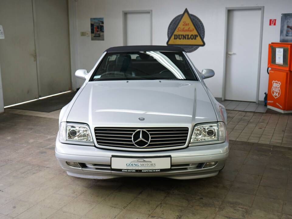 Image 7/33 of Mercedes-Benz SL 500 (2001)
