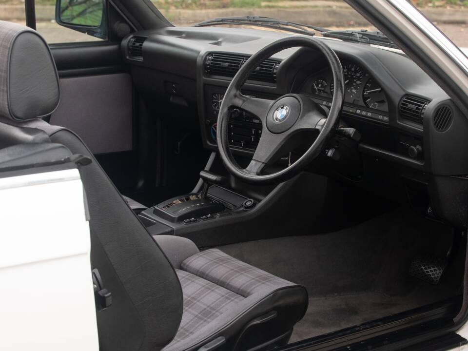 Image 17/50 of BMW 320i (1987)