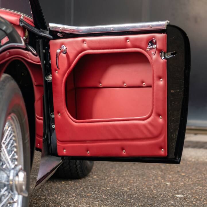 Image 44/50 of Austin-Healey 3000 Mk II (BN7) (1962)