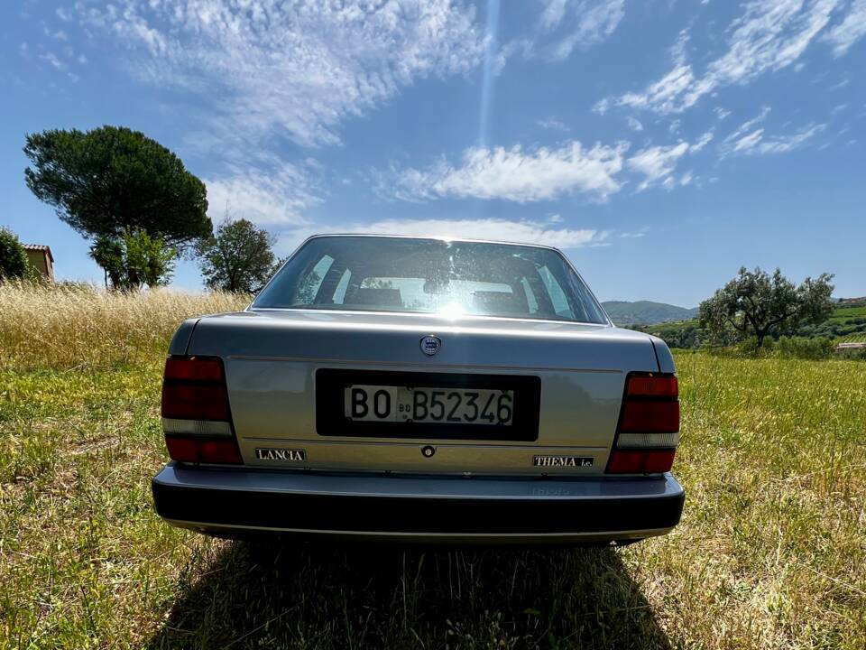 Afbeelding 16/81 van Lancia Thema I.E. (1986)