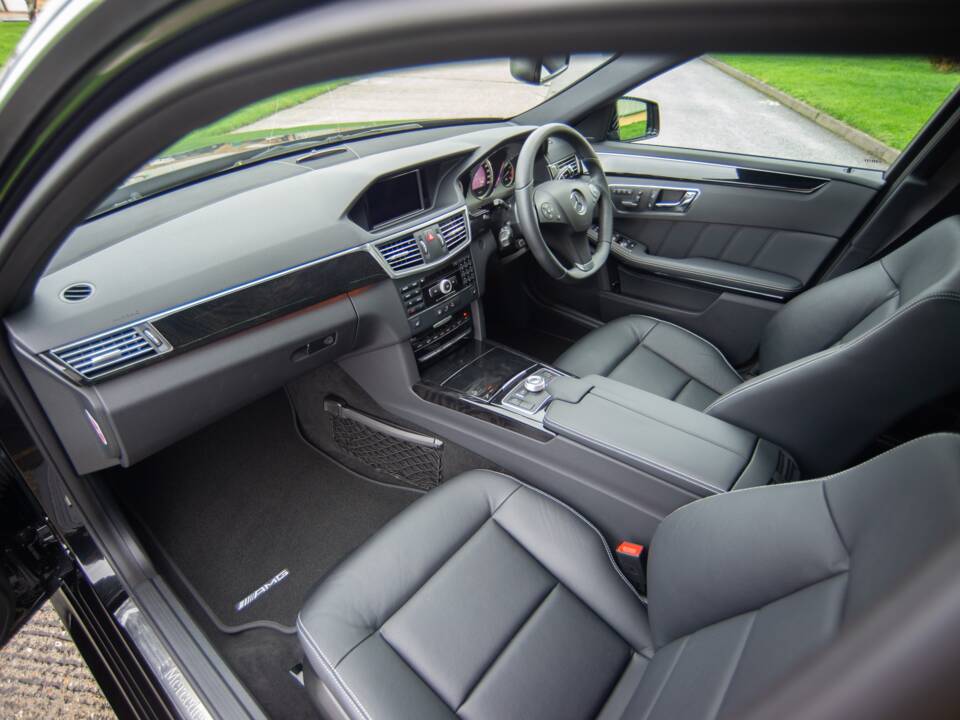 Bild 12/25 von Mercedes-Benz E 500 (2010)
