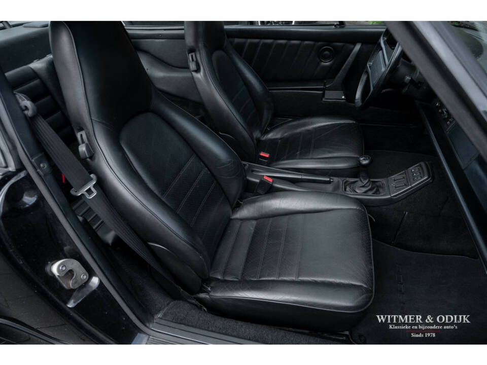 Image 23/28 de Porsche 911 Carrera 4 (1990)