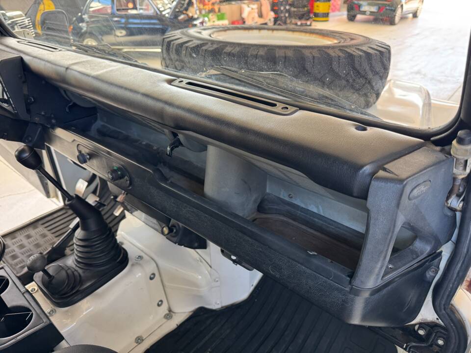 Image 28/45 de Land Rover Defender 110 (1991)