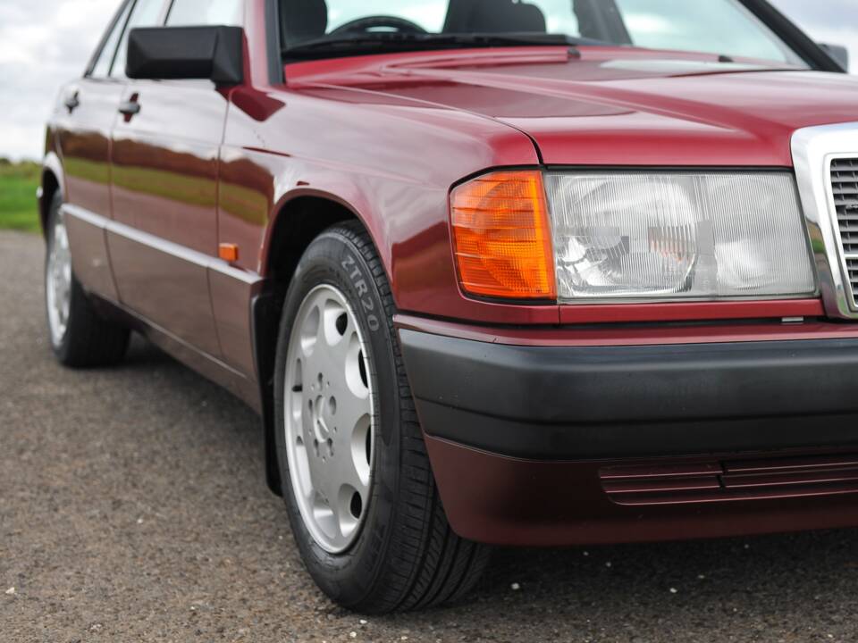 Image 10/31 of Mercedes-Benz 190 E (1993)