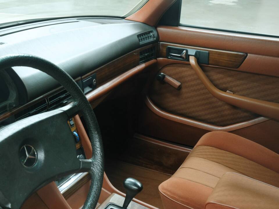 Bild 46/50 von Mercedes-Benz 380 SE (1980)