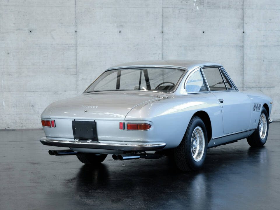 Image 17/24 of Ferrari 330 GT 2+2 (1964)