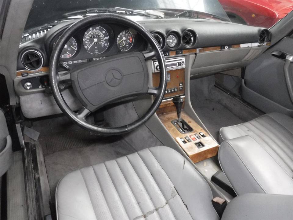 Afbeelding 21/47 van Mercedes-Benz 560 SL (1988)