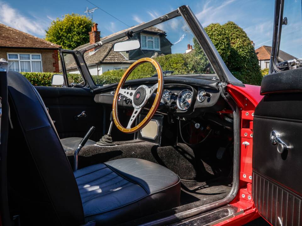 Image 4/41 de MG MGB (1972)
