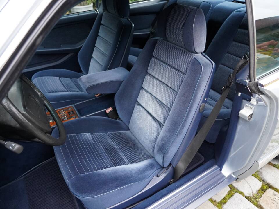 Image 11/12 of Mercedes-Benz 500 SEC (1984)